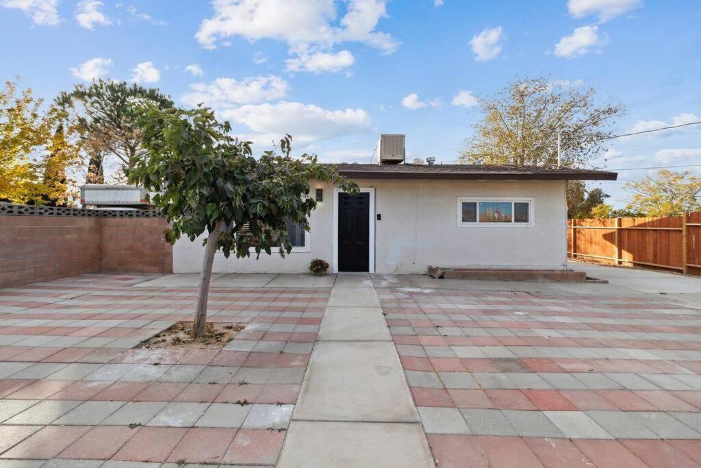 Modern City Ranch 3 Bdrm Family Home Access By Dirt Road Palmdale Buitenkant foto