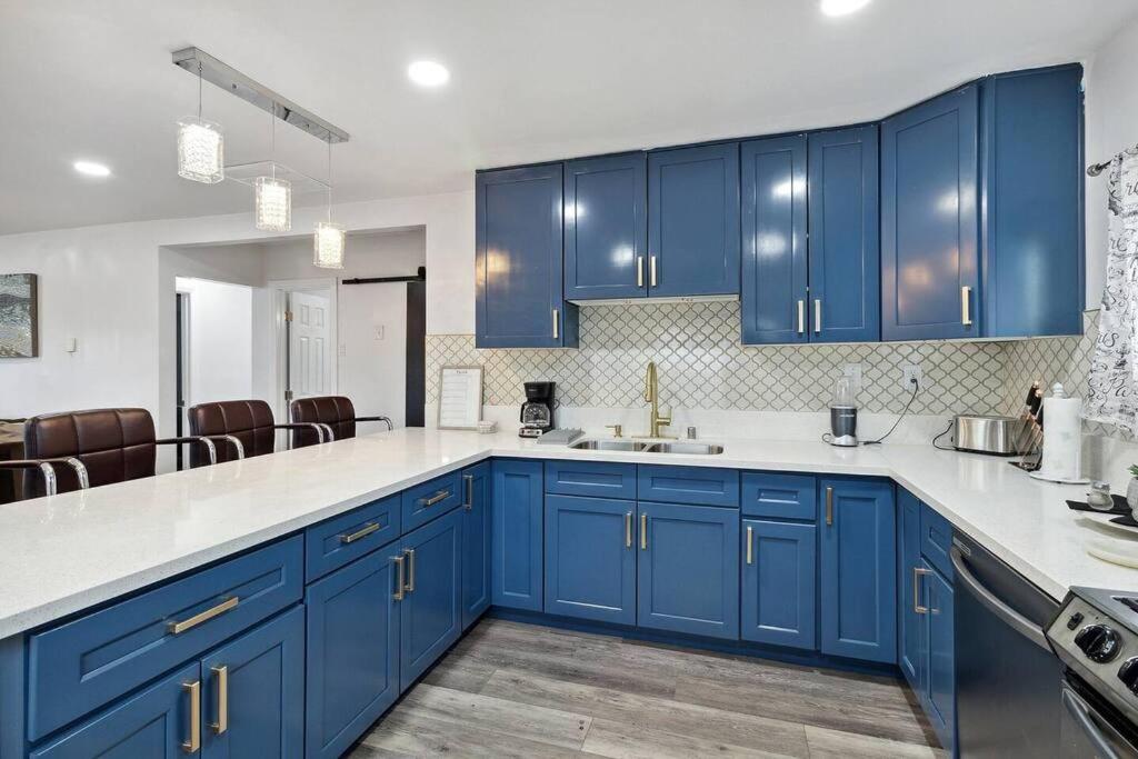Modern City Ranch 3 Bdrm Family Home Access By Dirt Road Palmdale Buitenkant foto
