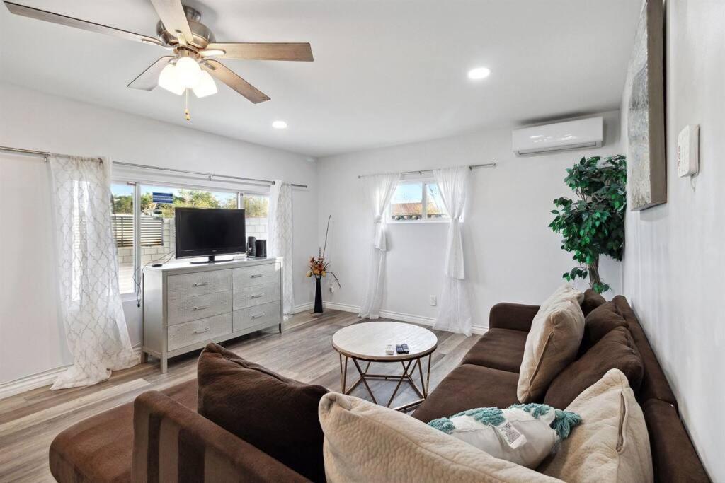 Modern City Ranch 3 Bdrm Family Home Access By Dirt Road Palmdale Buitenkant foto