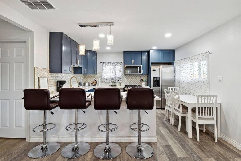 Modern City Ranch 3 Bdrm Family Home Access By Dirt Road Palmdale Buitenkant foto