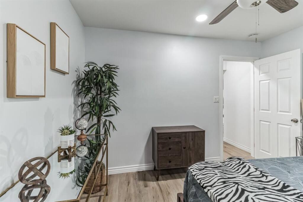 Modern City Ranch 3 Bdrm Family Home Access By Dirt Road Palmdale Buitenkant foto