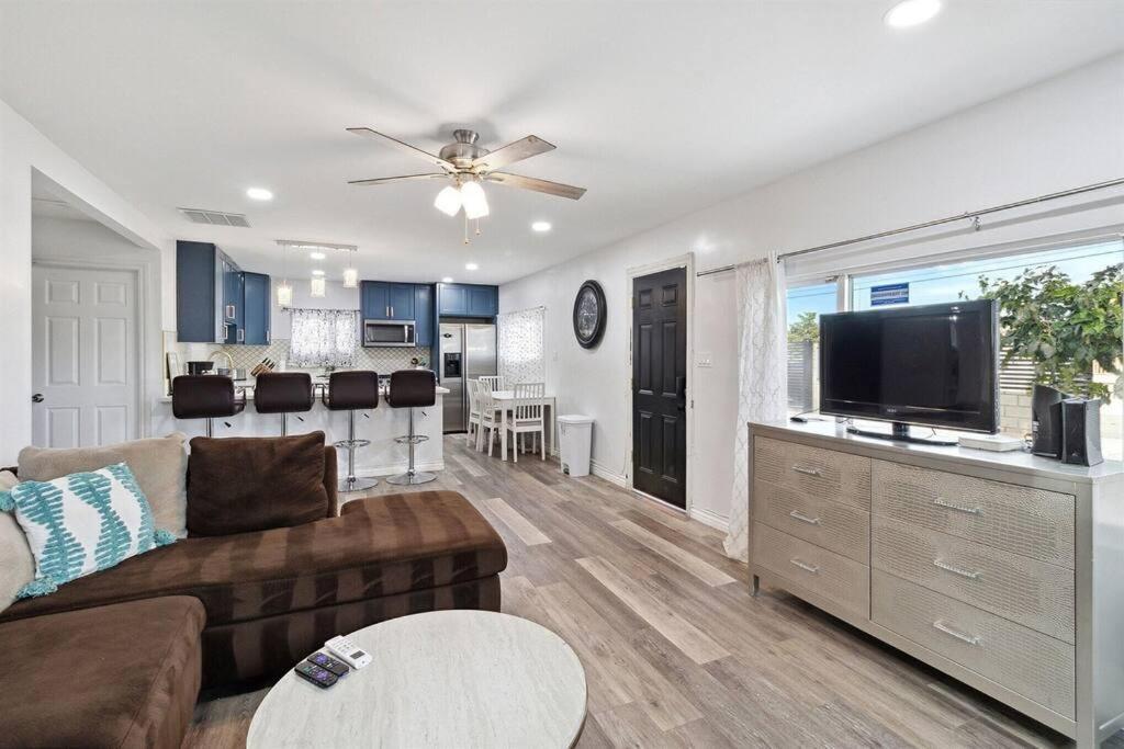 Modern City Ranch 3 Bdrm Family Home Access By Dirt Road Palmdale Buitenkant foto