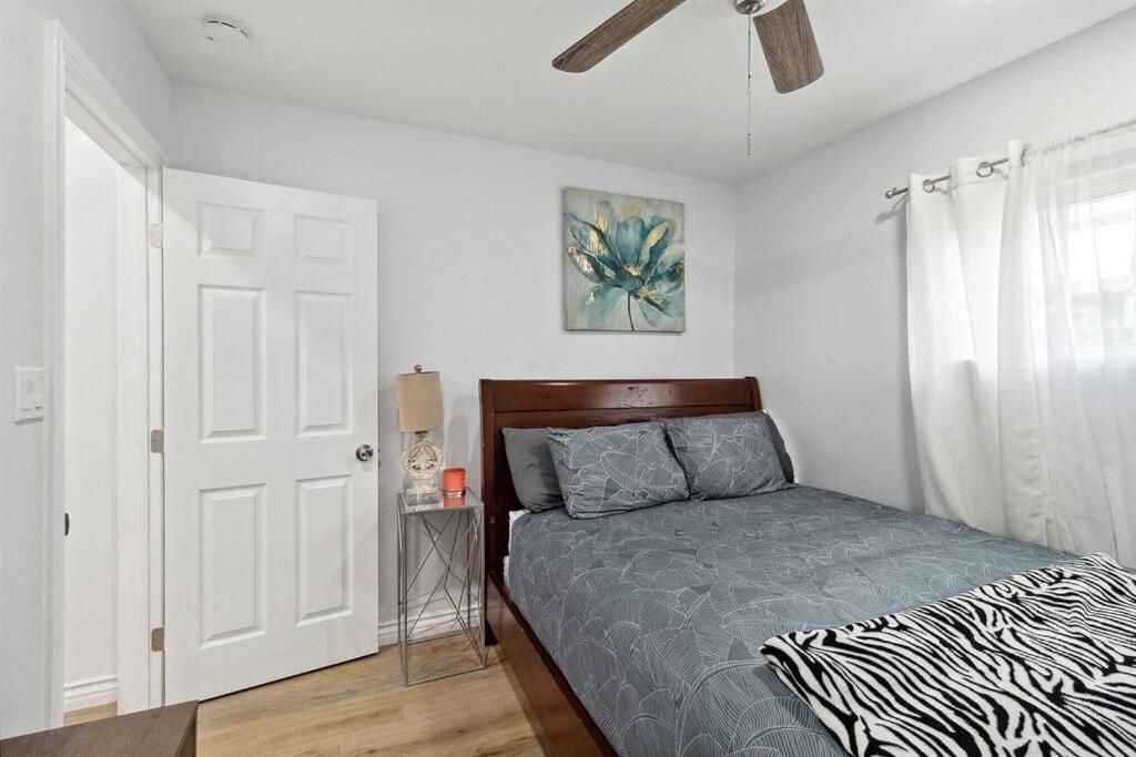 Modern City Ranch 3 Bdrm Family Home Access By Dirt Road Palmdale Buitenkant foto