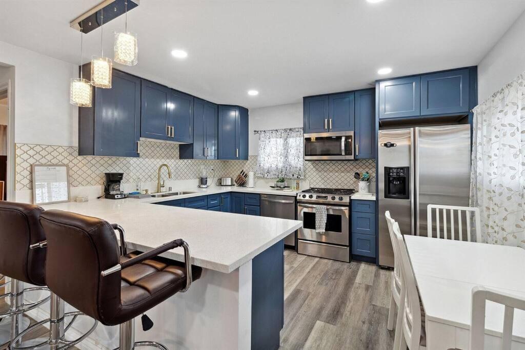 Modern City Ranch 3 Bdrm Family Home Access By Dirt Road Palmdale Buitenkant foto