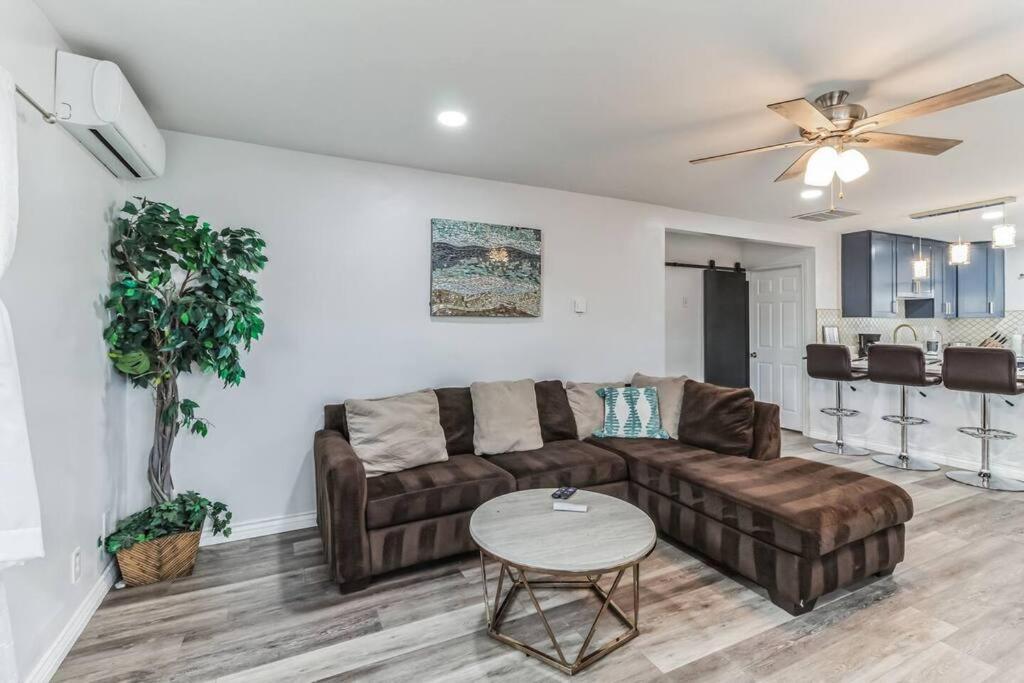 Modern City Ranch 3 Bdrm Family Home Access By Dirt Road Palmdale Buitenkant foto