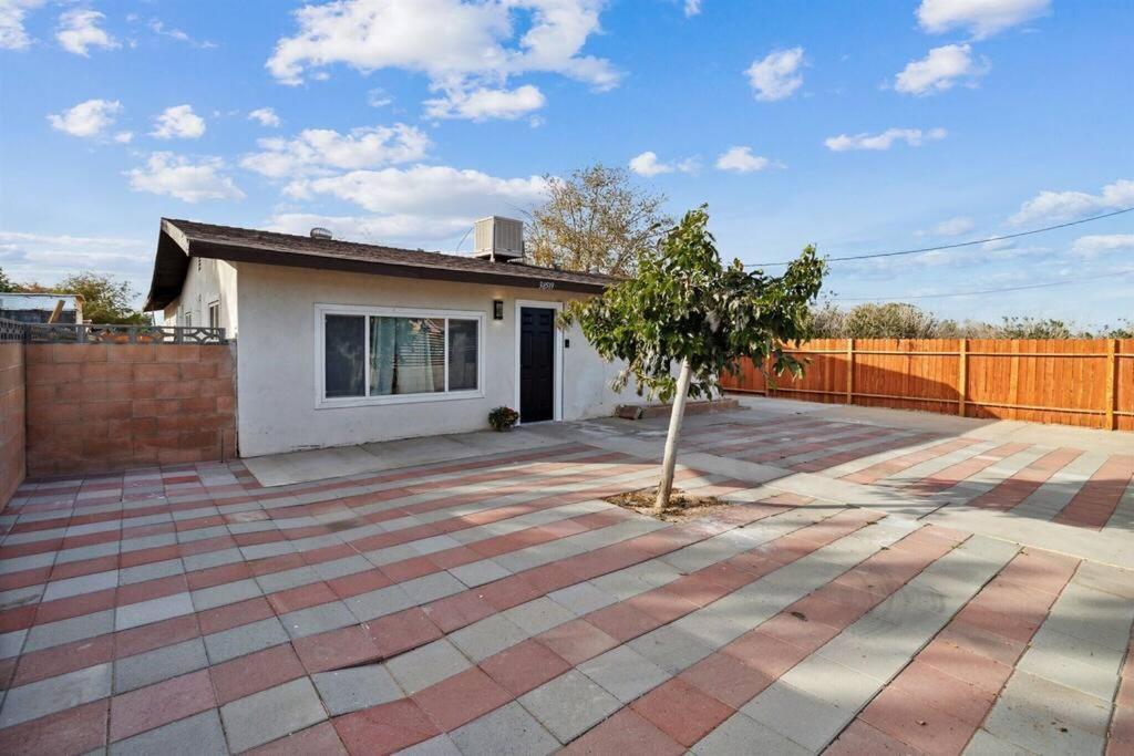 Modern City Ranch 3 Bdrm Family Home Access By Dirt Road Palmdale Buitenkant foto